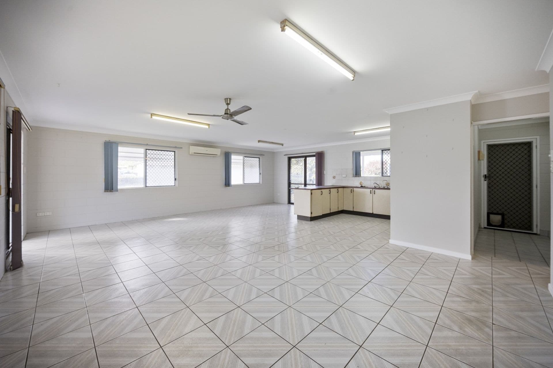 1499 Riverway Drive, Kelso, QLD, 4815, Kelso - Thumbnail 3
