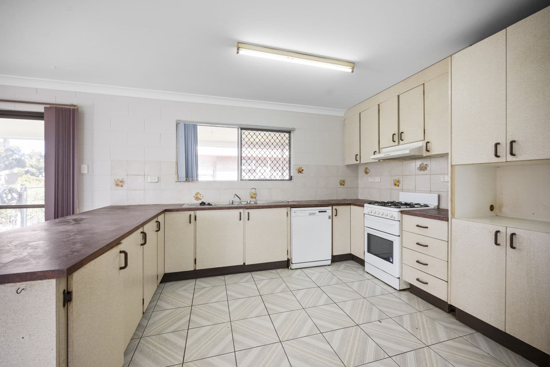 1499 Riverway Drive, Kelso, QLD, 4815, Kelso - Thumbnail 4