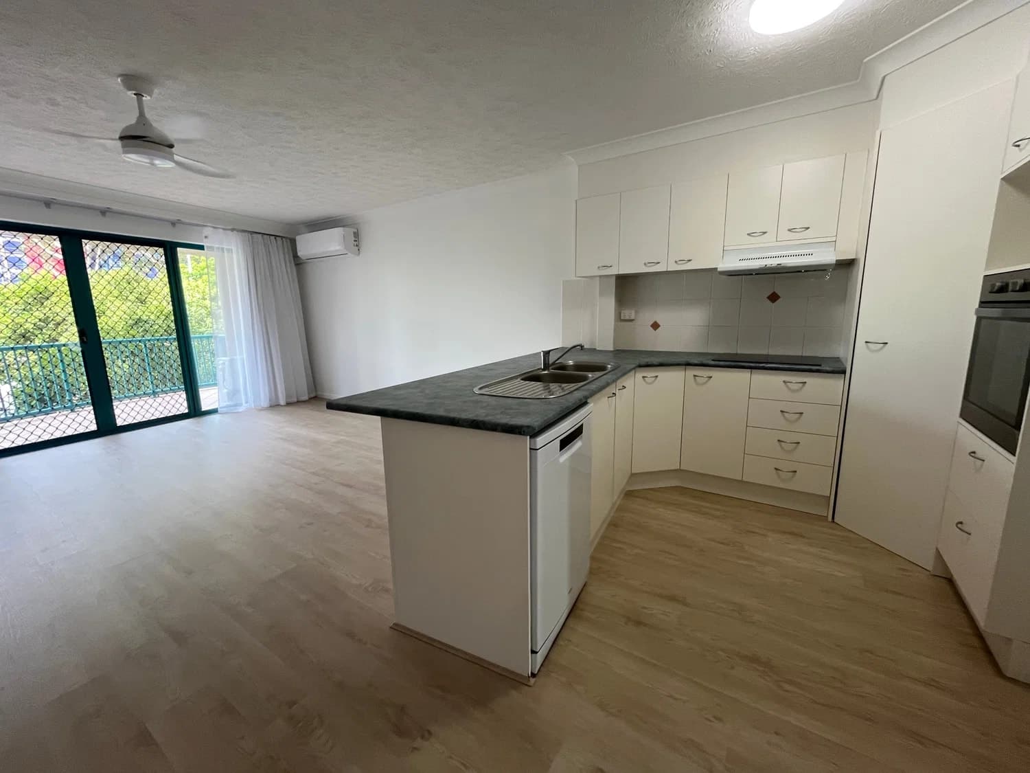 7/1028-1030 Gold Coast Highway, Palm Beach, QLD, 4221, Palm Beach - Thumbnail 6