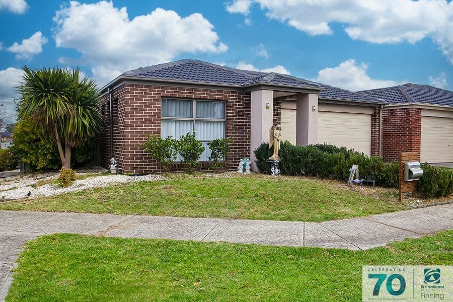 9 Evesham Street, Cranbourne North VIC 3977, Cranbourne North - Image 1