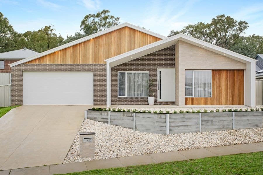 33 Harkin Avenue, Wodonga VIC 3690, Wodonga - Image 1