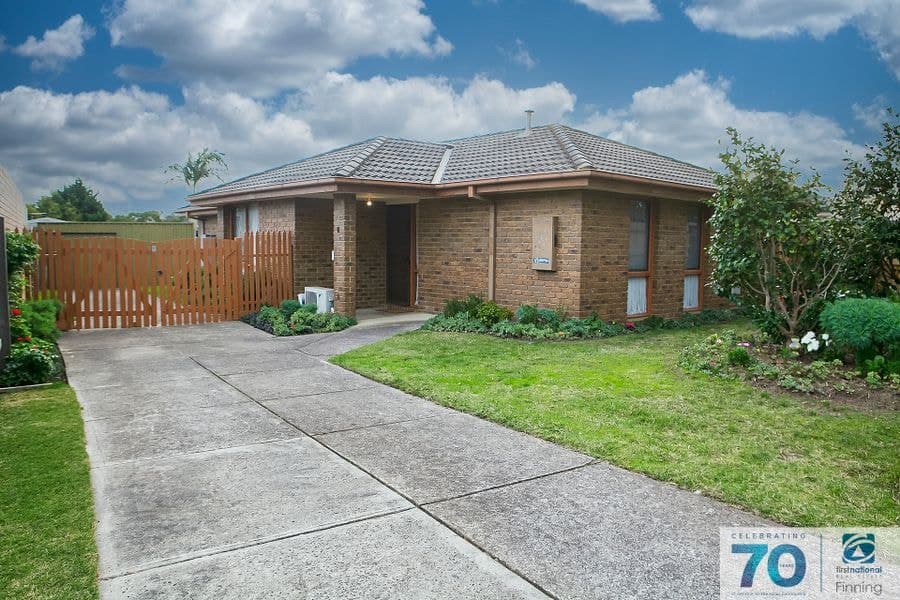 14 Lachlan Close, Cranbourne North VIC 3977, Cranbourne North - Image 1