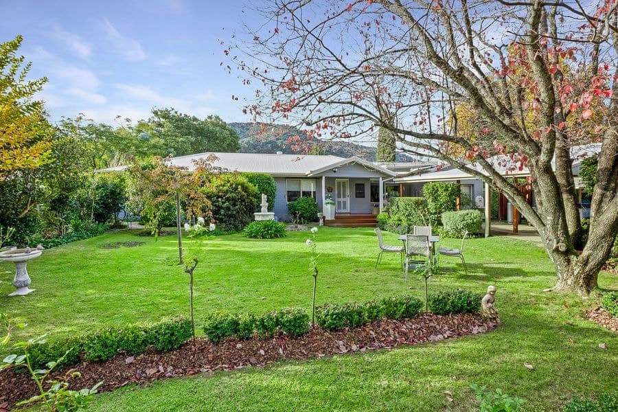 23 Delany Avenue, Bright VIC 3741, Bright - Image 1