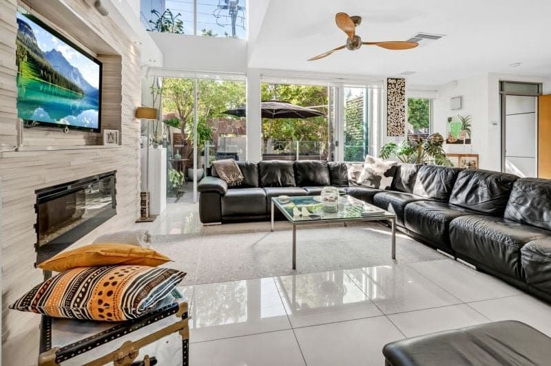 2/56 Stanhill Drive, Chevron Island - Thumbnail 2