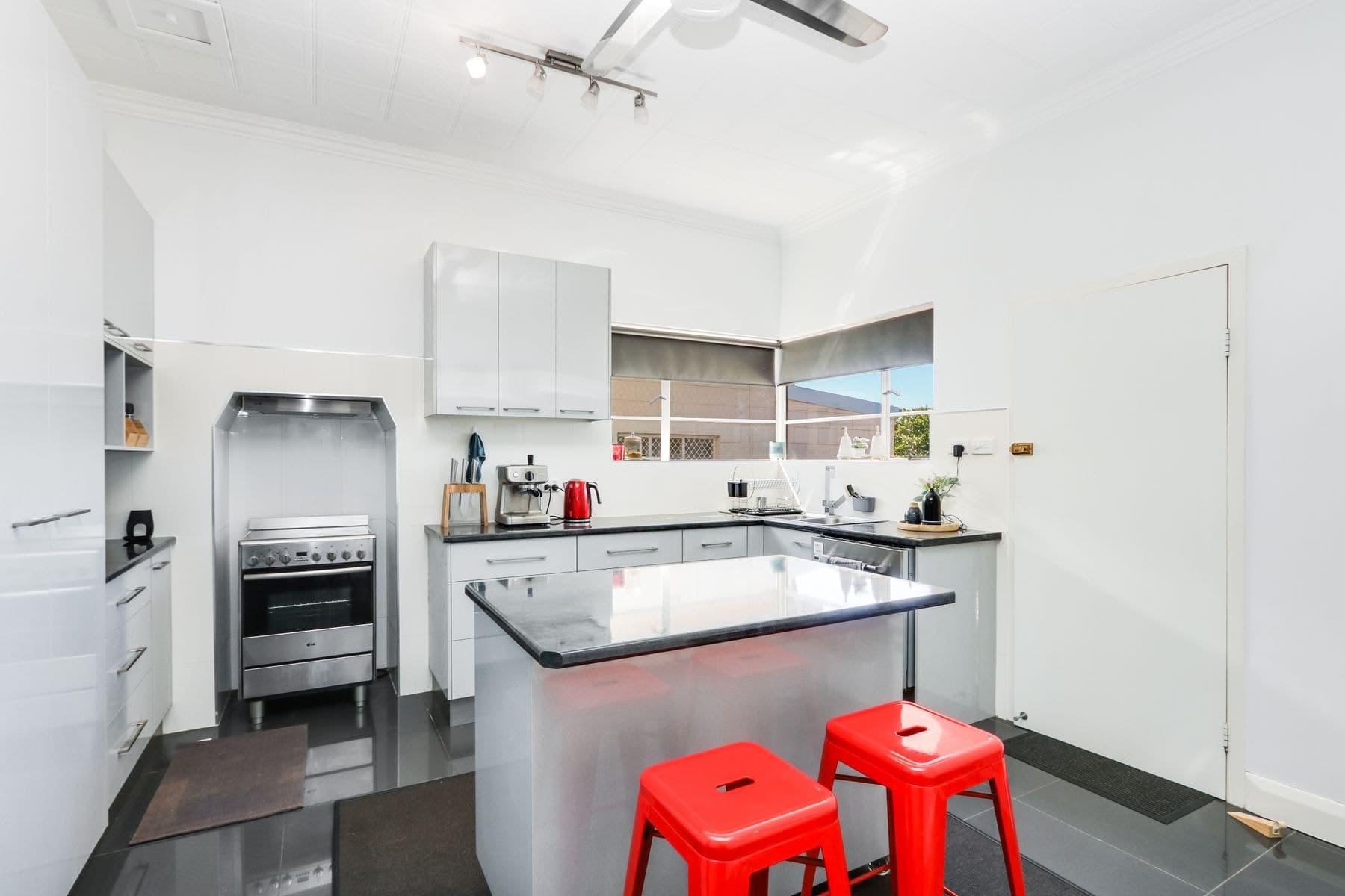 33 Morish Street, Broken Hill NSW 2880, Broken Hill - Thumbnail 2