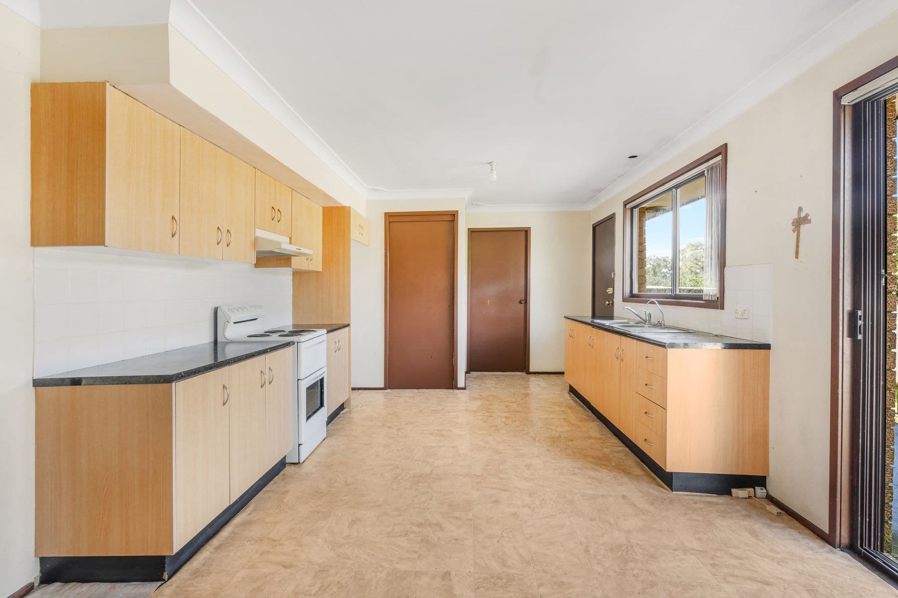 18 Firth Avenue, Green Valley NSW 2168, Green Valley - Thumbnail 5