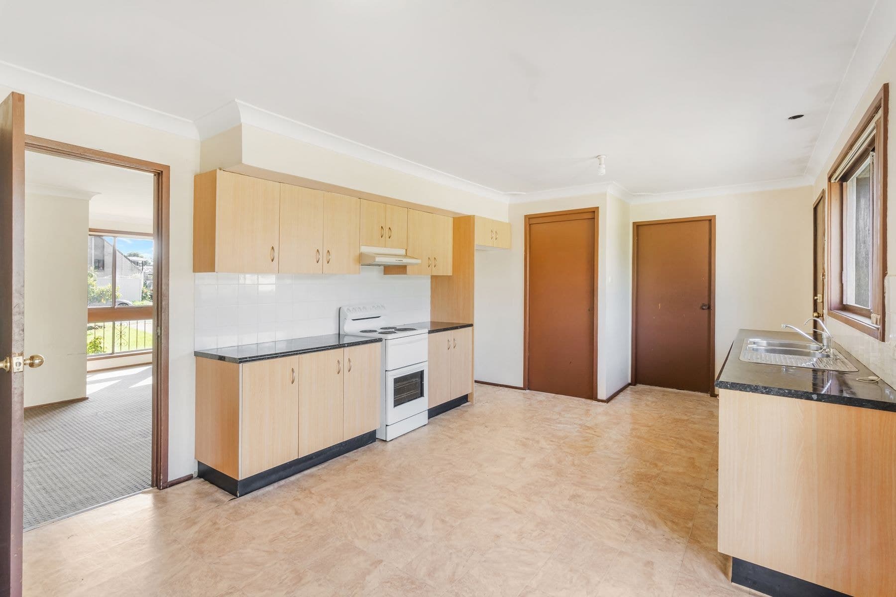 18 Firth Avenue, Green Valley NSW 2168, Green Valley - Thumbnail 6