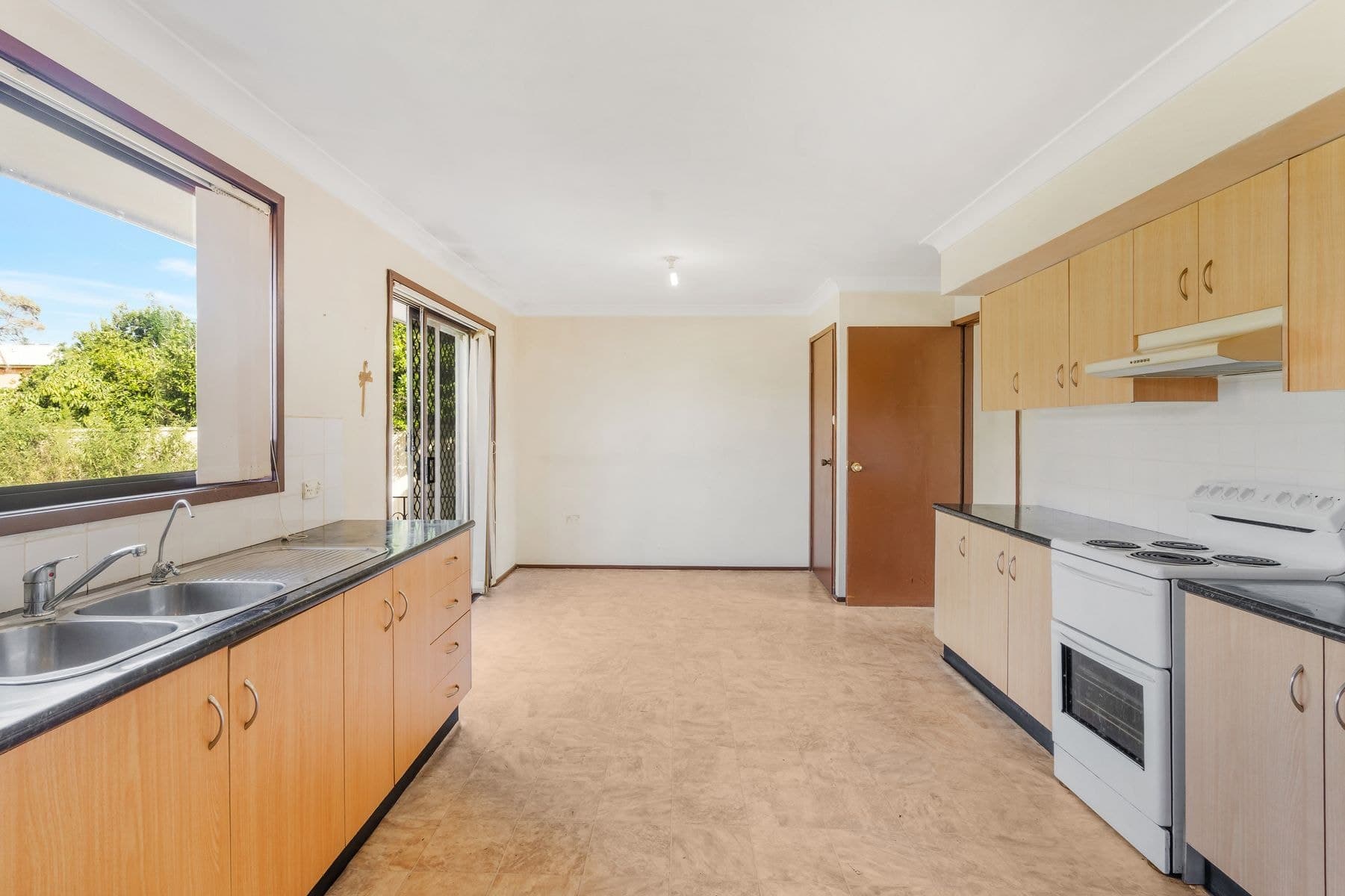 18 Firth Avenue, Green Valley NSW 2168, Green Valley - Thumbnail 7