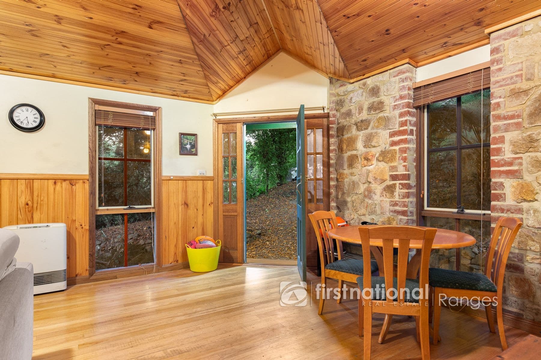 5 Lisheen Road, Cockatoo VIC 3781, Cockatoo - Thumbnail 2