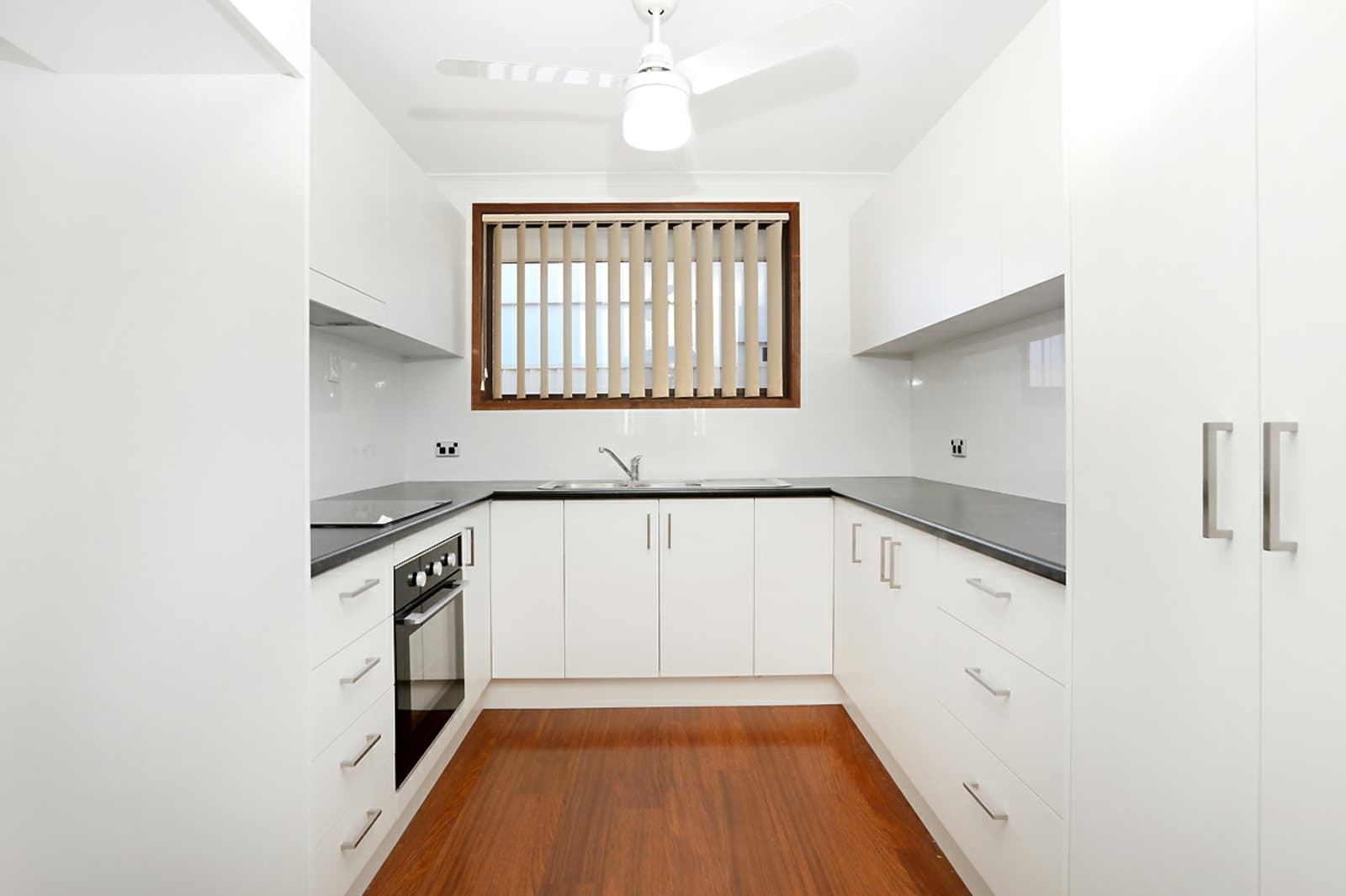 25 Turana Street, COOMBABAH, Coombabah - Thumbnail 4