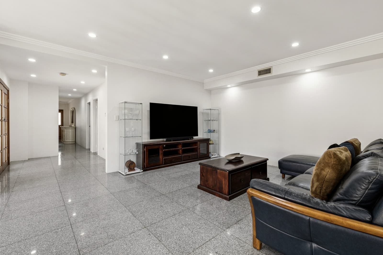 8 Loader Avenue, BEVERLY HILLS, Beverly Hills - Thumbnail 2