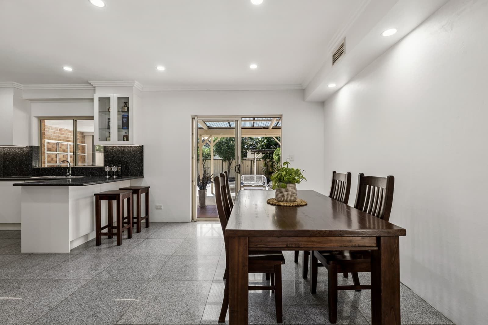 8 Loader Avenue, BEVERLY HILLS, Beverly Hills - Thumbnail 3