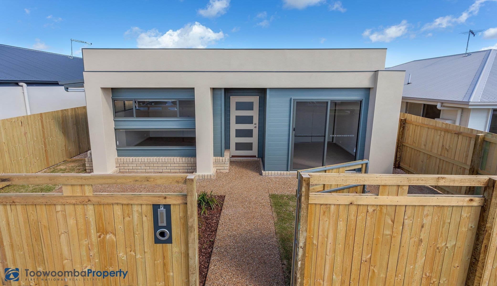 7 Farrer Street, Cranley QLD 4350, Cranley - Image 1