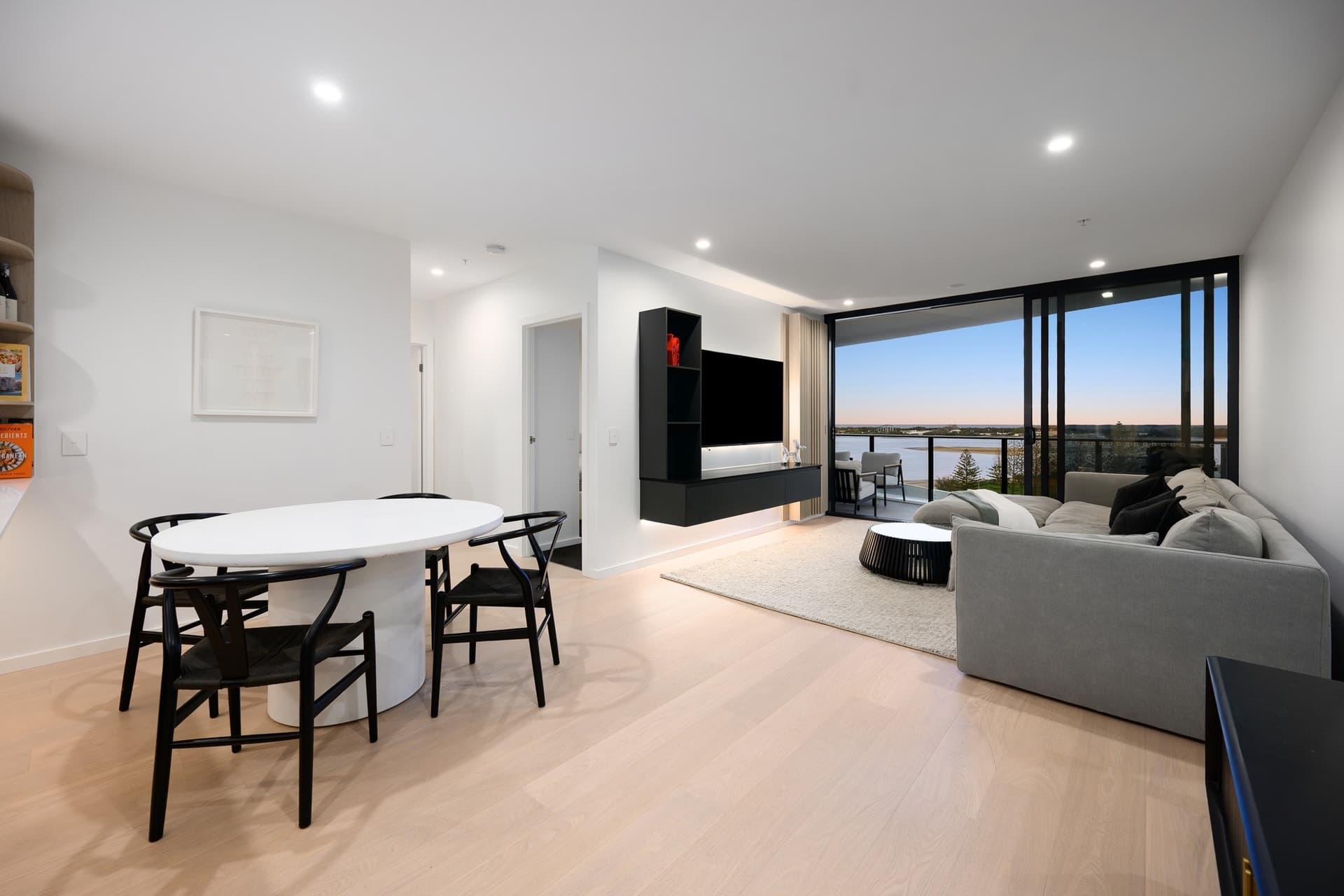 1106/180 Marine Parade, Labrador, QLD, 4215, Labrador - Thumbnail 4