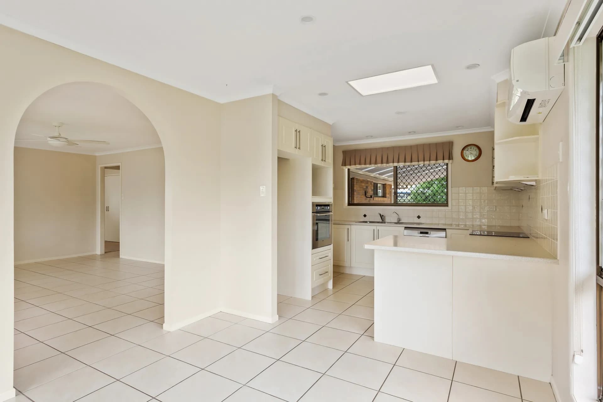 22 Daniel Court, Scarborough, QLD, Scarborough - Thumbnail 2