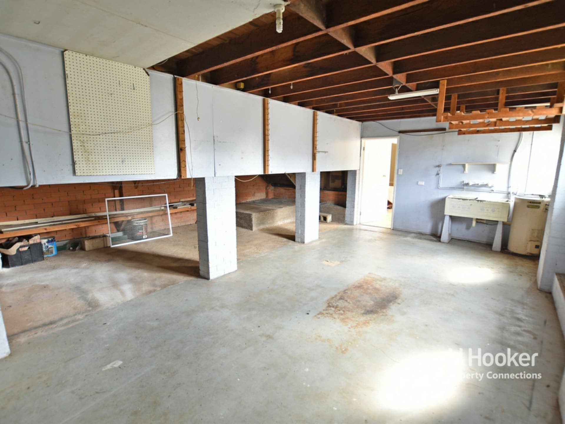 4 Loowa Street, Kallangur, Kallangur - Image 1