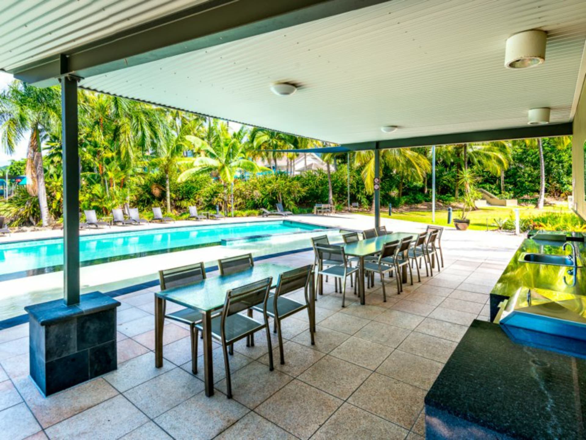 2 Bedroom/57 Paradise Palms, Kewarra Beach, Kewarra Beach - Thumbnail 4