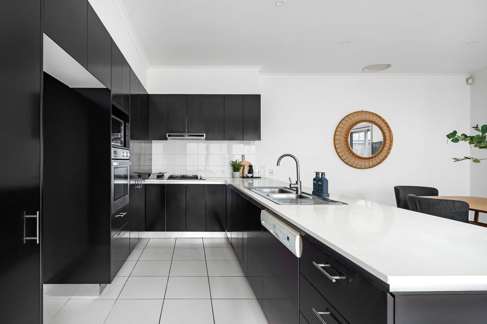 32 Roycroft Avenue, Newington - Thumbnail 2