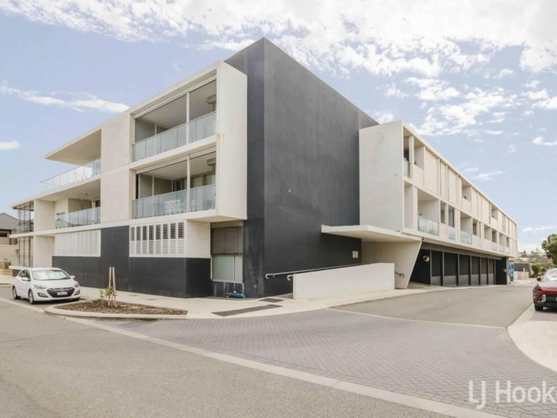 408/1 Bristol Lane Apartments (44), Mindarie, Mindarie - Thumbnail 2