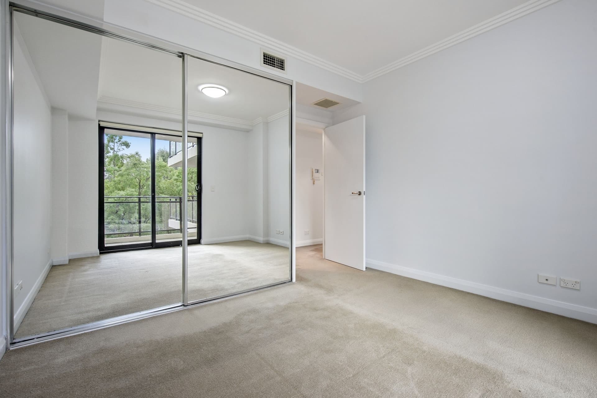 18/9 Bay Drive, Meadowbank - Thumbnail 2