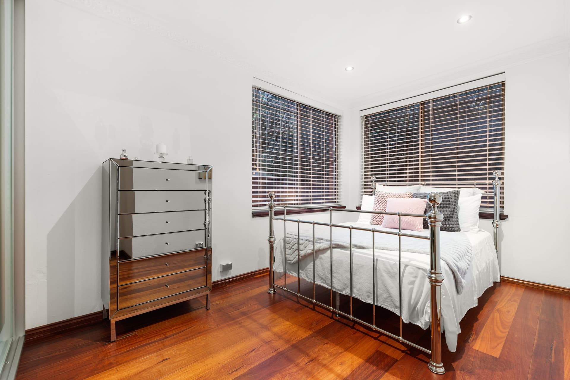 8/15 Burton Street, Concord - Thumbnail 4