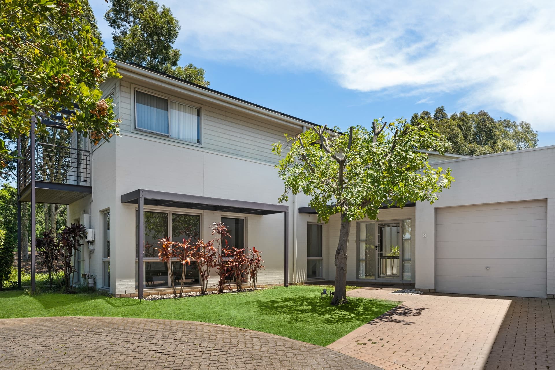 8 Roycroft Avenue, Newington - Image 1