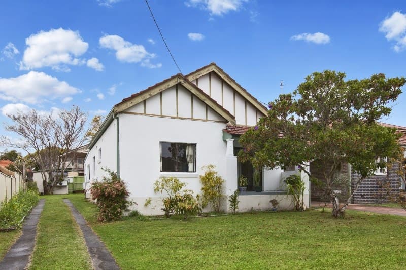 8 Bishop Street, Cabarita - Image 1