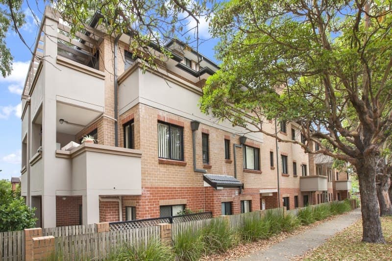 26/5-7 Exeter Road, Homebush West - Image 1