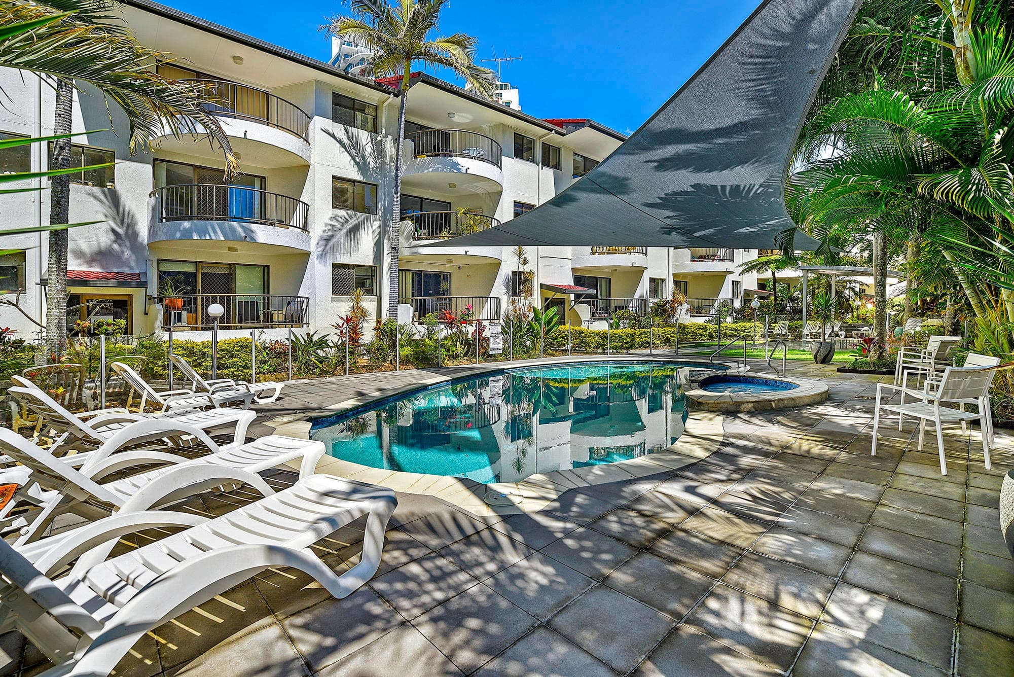 22 Woodroffe Avenue, Main Beach, Main Beach - Thumbnail 2