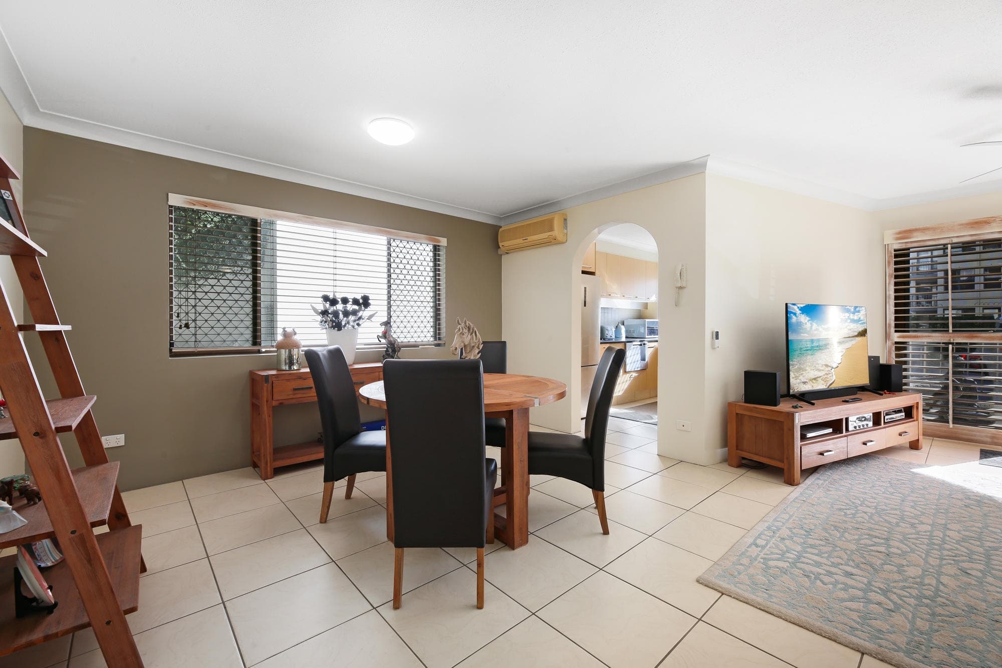 22 Woodroffe Avenue, Main Beach, Main Beach - Thumbnail 6