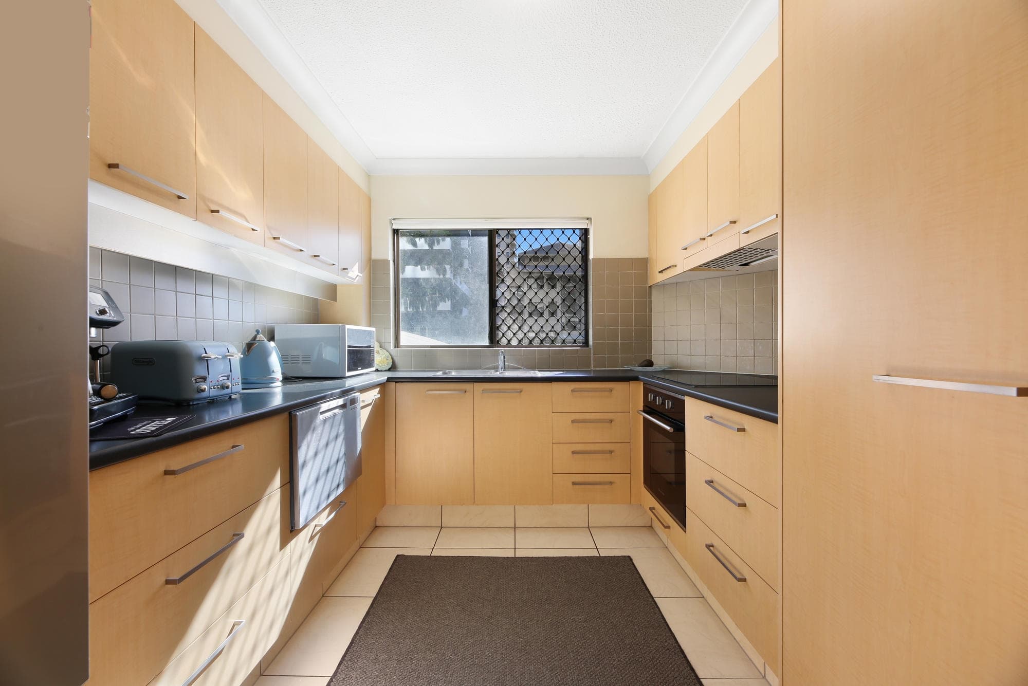 22 Woodroffe Avenue, Main Beach, Main Beach - Thumbnail 7