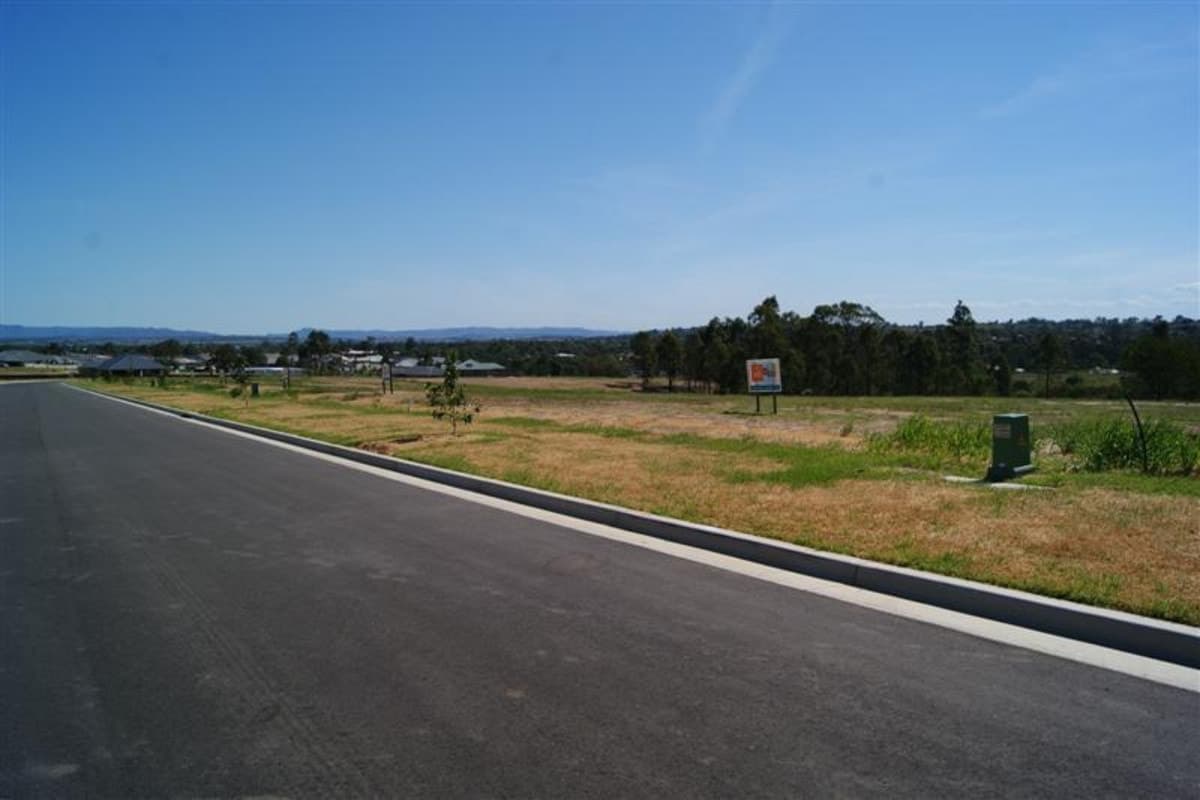 1,092 Sqm Deep Block... All Services Included!!, $239,000, Singleton - Thumbnail 2