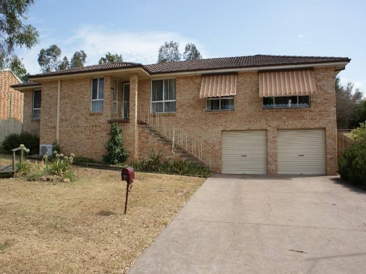 4 Bedrooms..en, Singleton - Image 1