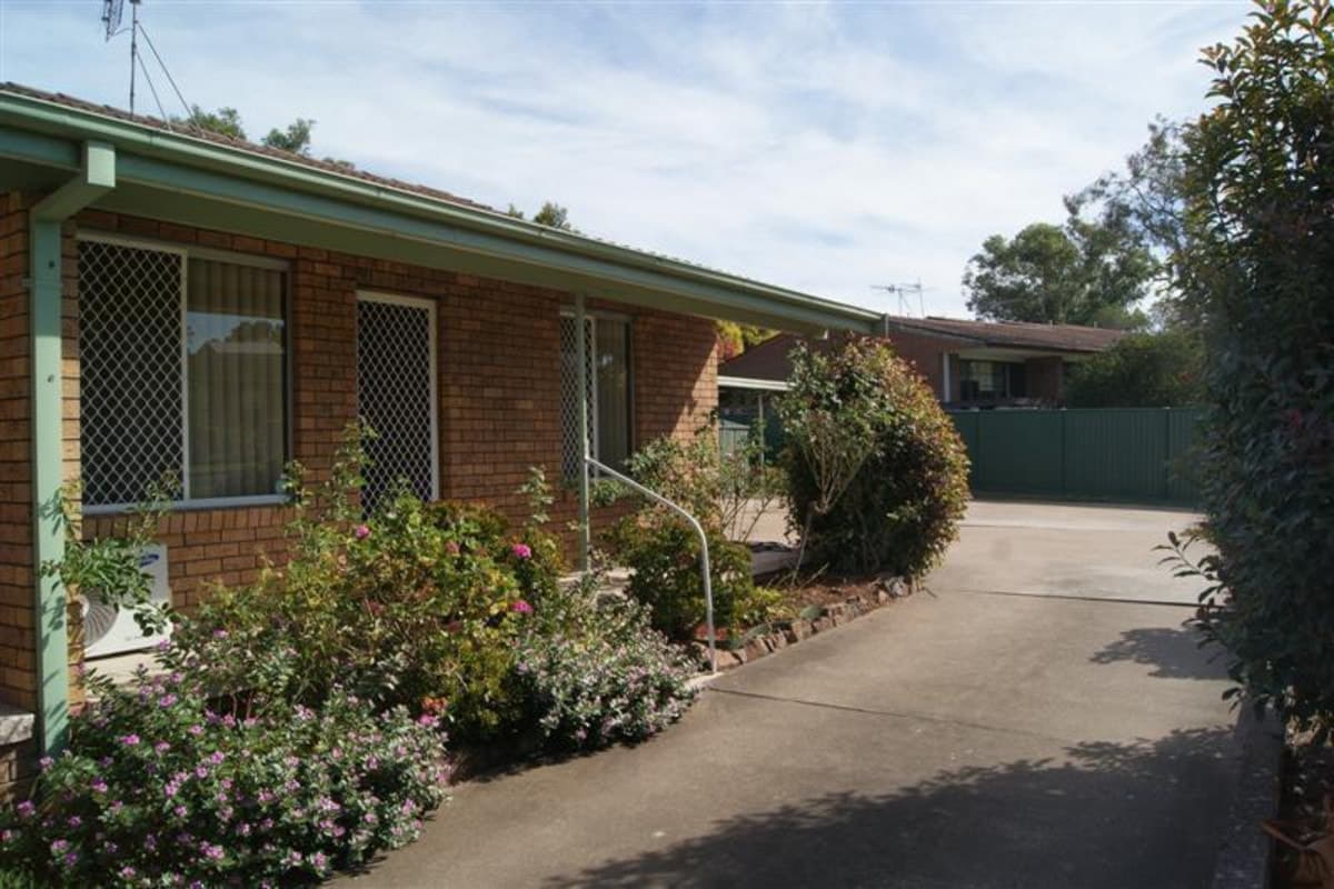 4 / 5 Dunlop Close, SINGLETON NSW 2330, Singleton - Image 1