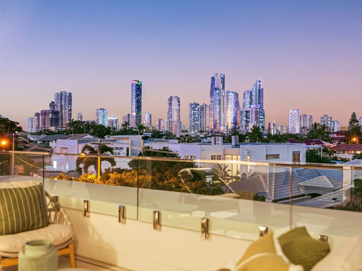 10A Inga Avenue, SURFERS PARADISE, Surfers Paradise - Thumbnail 3