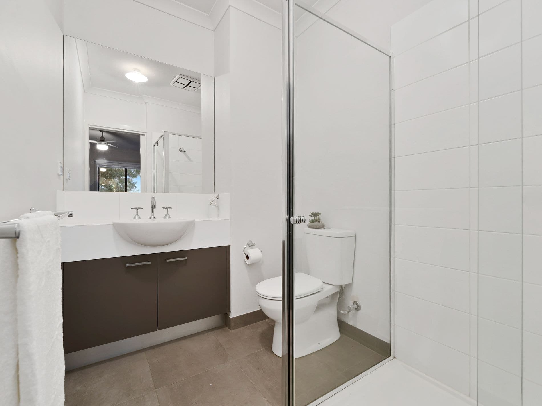 19 Nokota Lane, Clyde North, Clyde North - Thumbnail 3