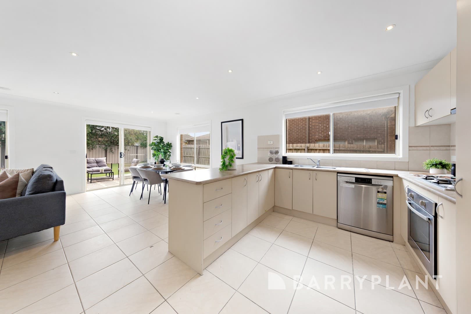 28 Lyons Avenue, Burnside Heights, VIC 3023, Burnside Heights - Thumbnail 6