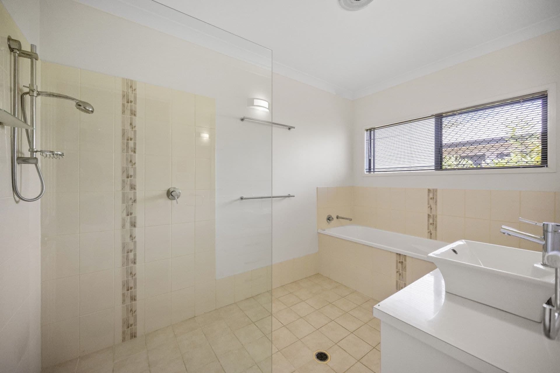 61 Timbury Way, Mount Louisa, QLD, 4814, Mount Louisa - Thumbnail 8