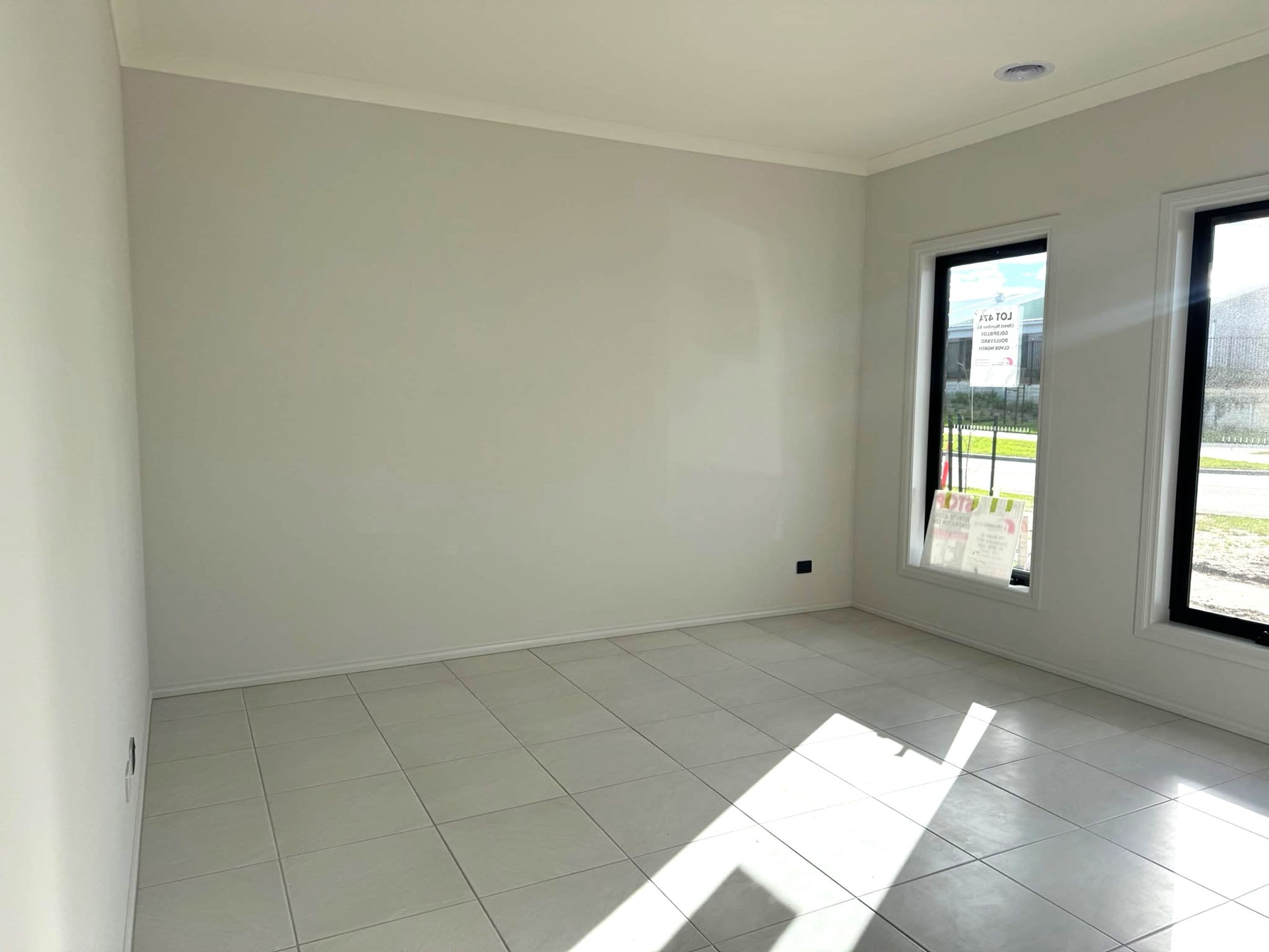 83 Goldfields Boulevard, Clyde North - Thumbnail 2