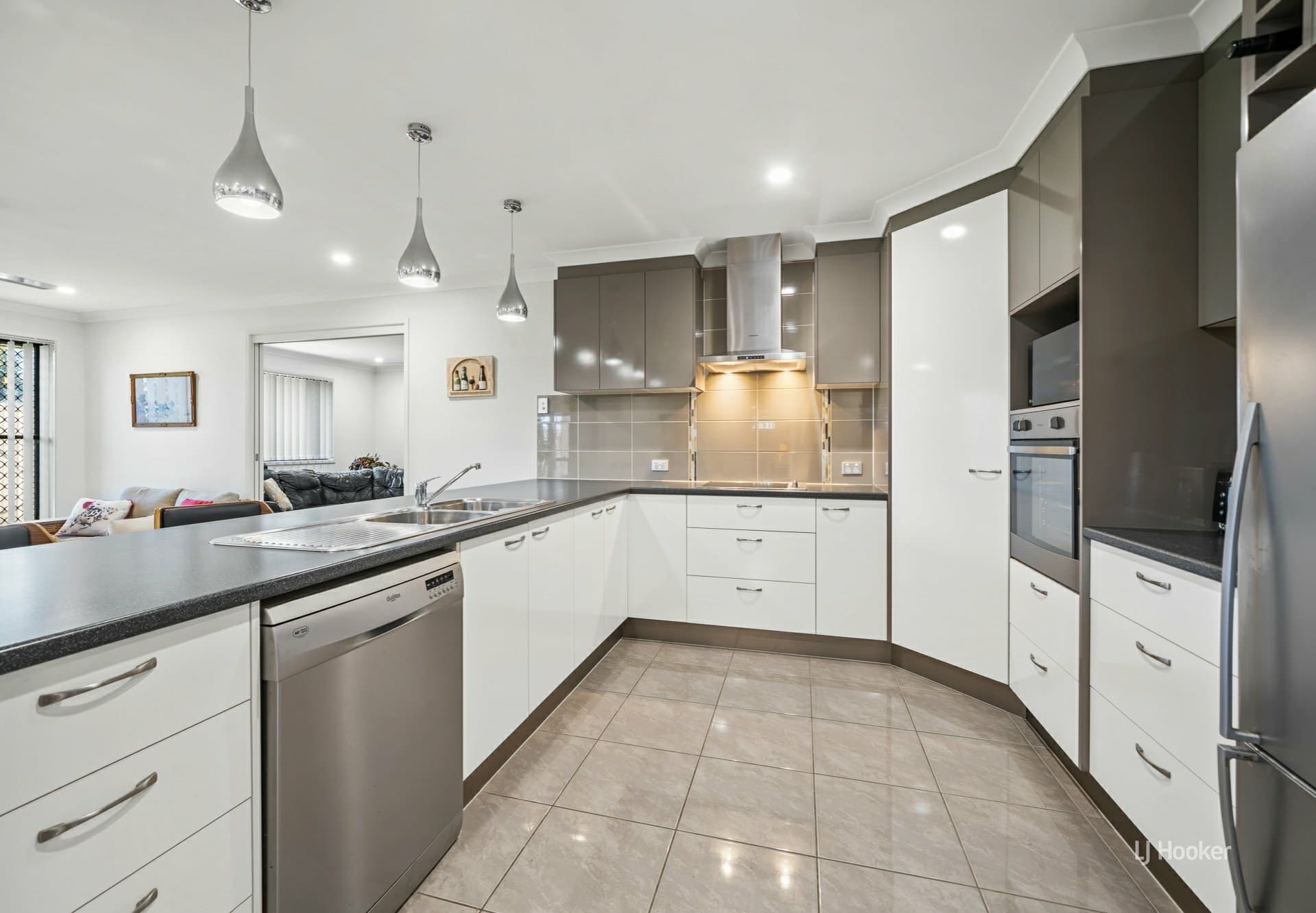 48 Settlers Rise, Woolmar, Woolmar - Thumbnail 3