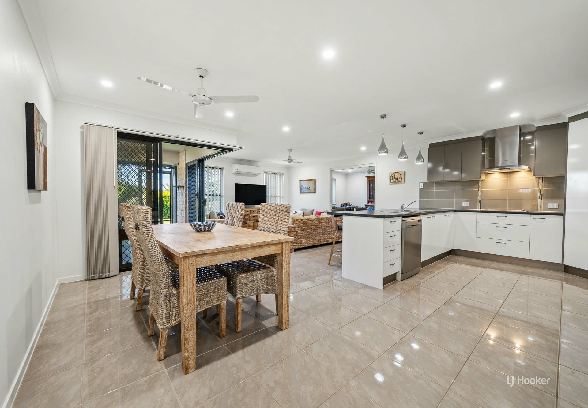 48 Settlers Rise, Woolmar, Woolmar - Thumbnail 6