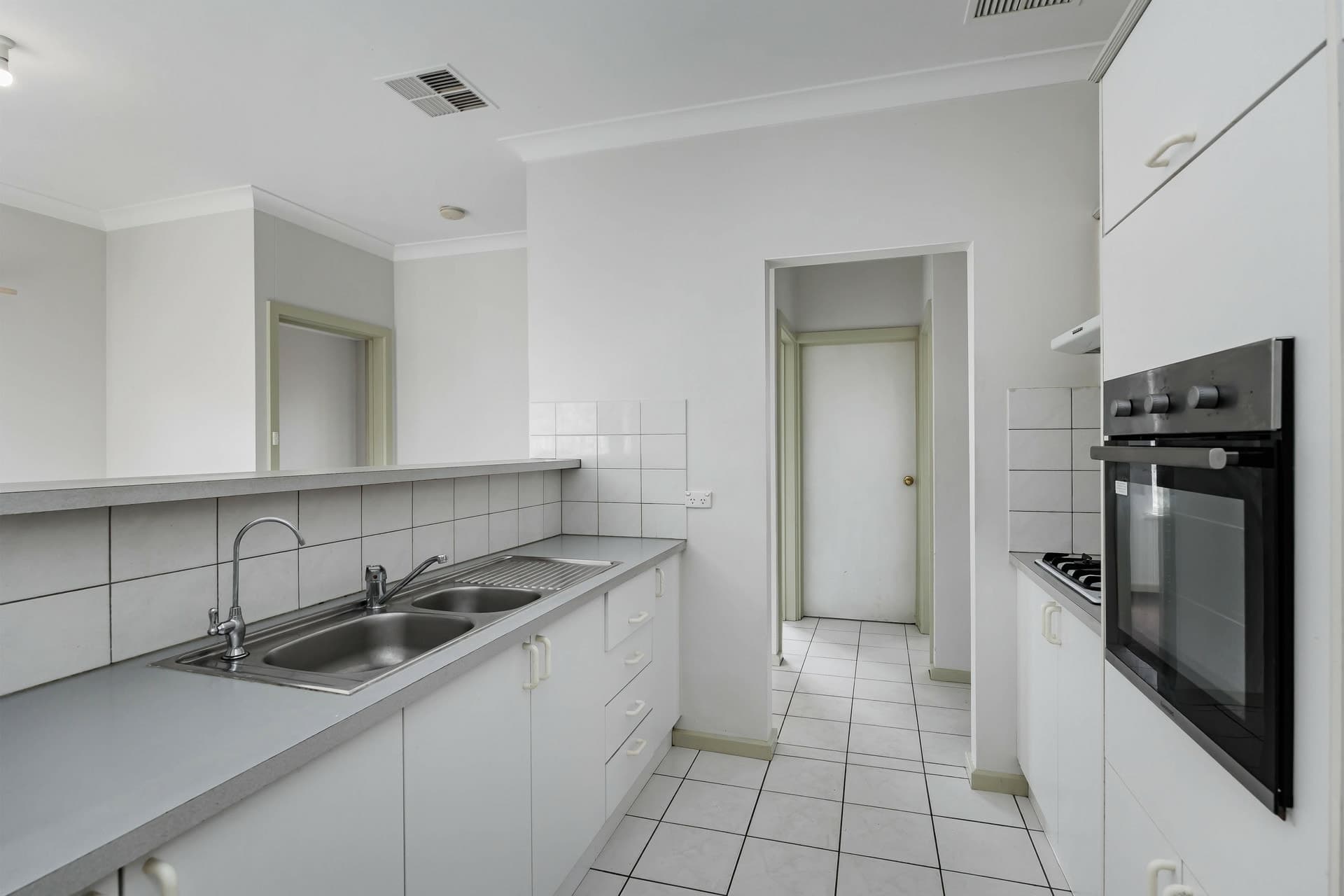1/9 Hennessy Terrace, Rosewater, Rosewater - Thumbnail 6