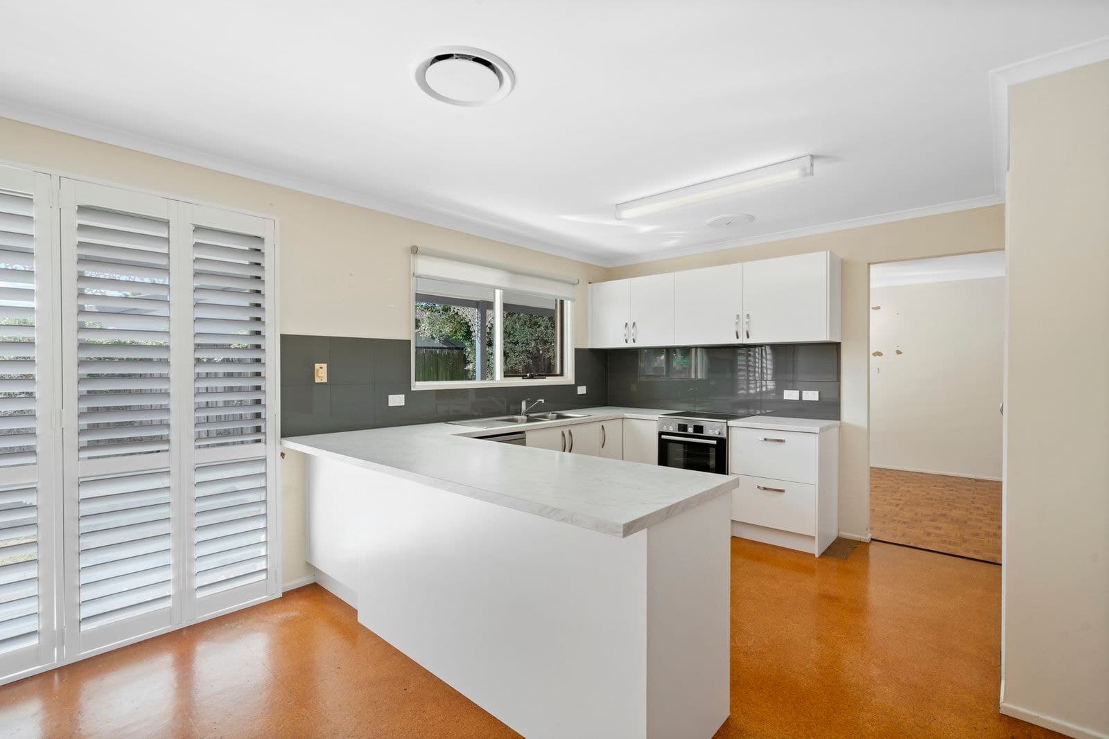 4 Caister Court, Carindale QLD 4152, Carindale - Thumbnail 4