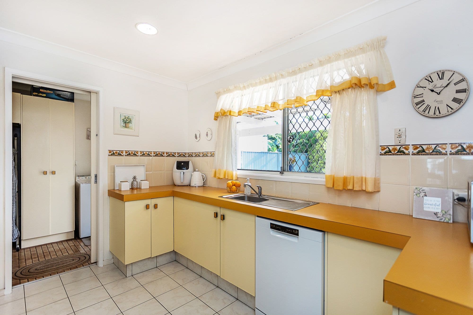 4 Salacia Avenue, Mermaid Waters QLD 4218, Mermaid Waters - Thumbnail 5