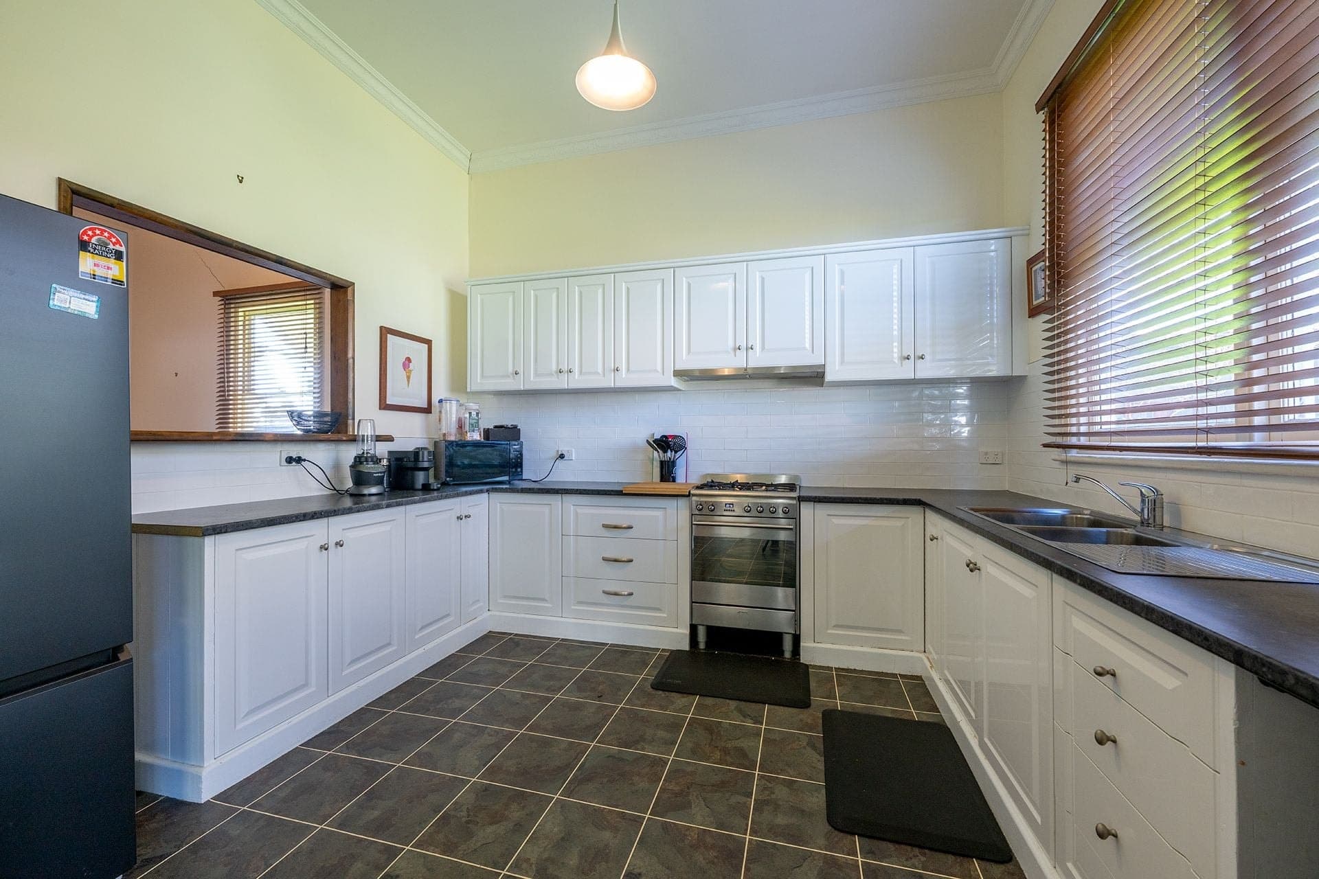 18 Railway Avenue Horsham VIC, Horsham - Thumbnail 2