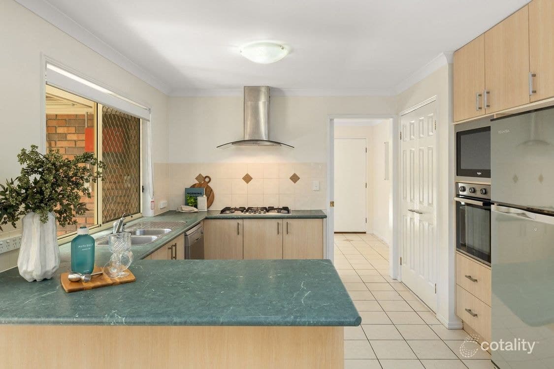4 Riviera  Ct, OXLEY, QLD 4075, Oxley - Thumbnail 6