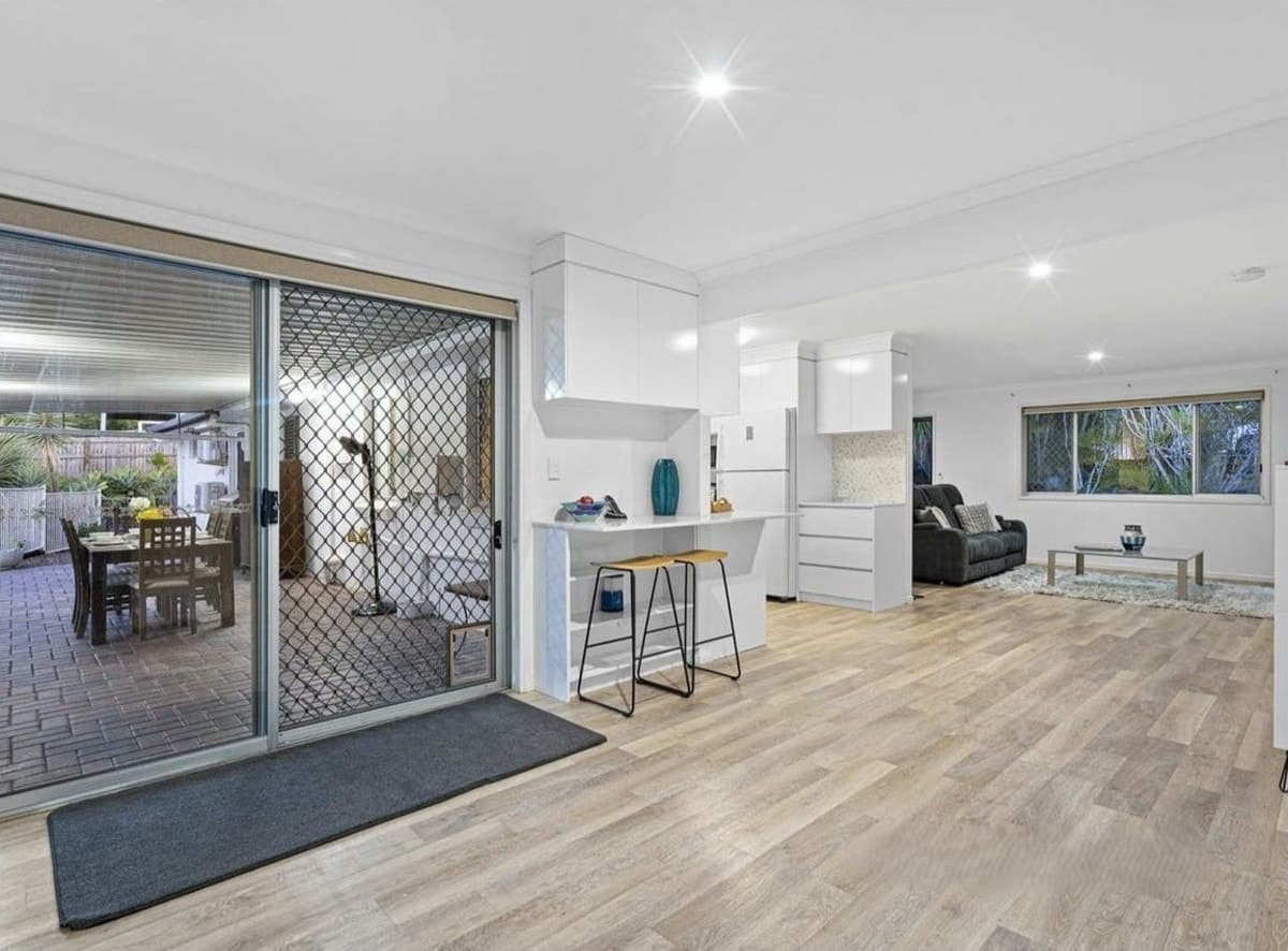 100 Dennis Road, Springwood - Thumbnail 3