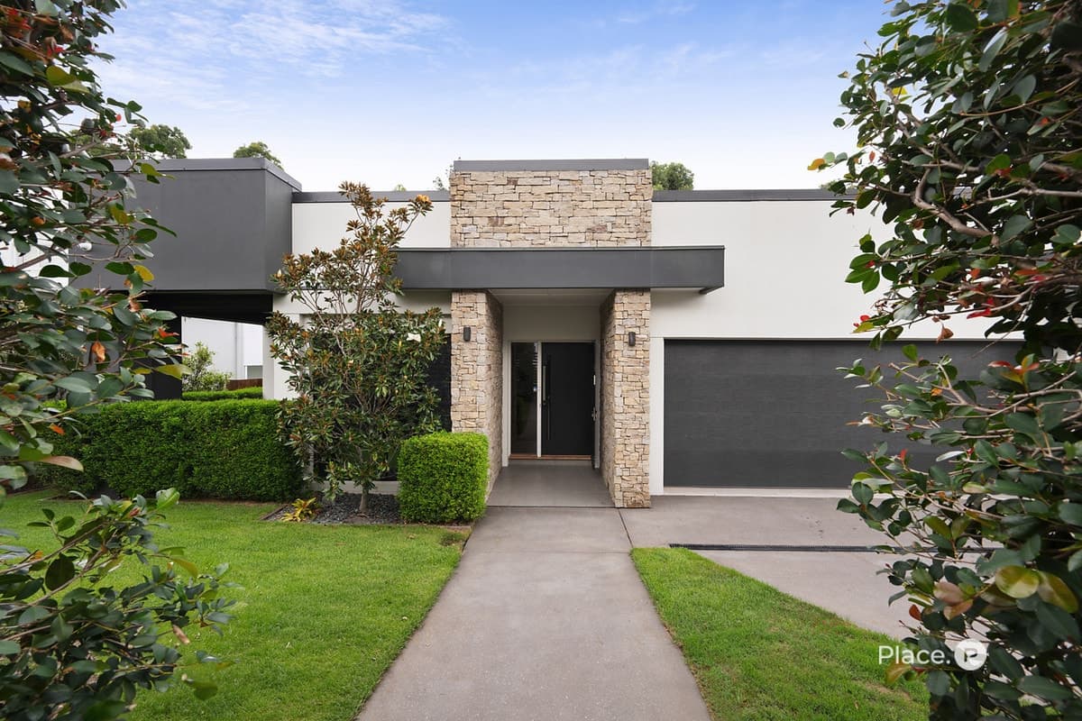 12 Nelson Place, Carindale - Image 1