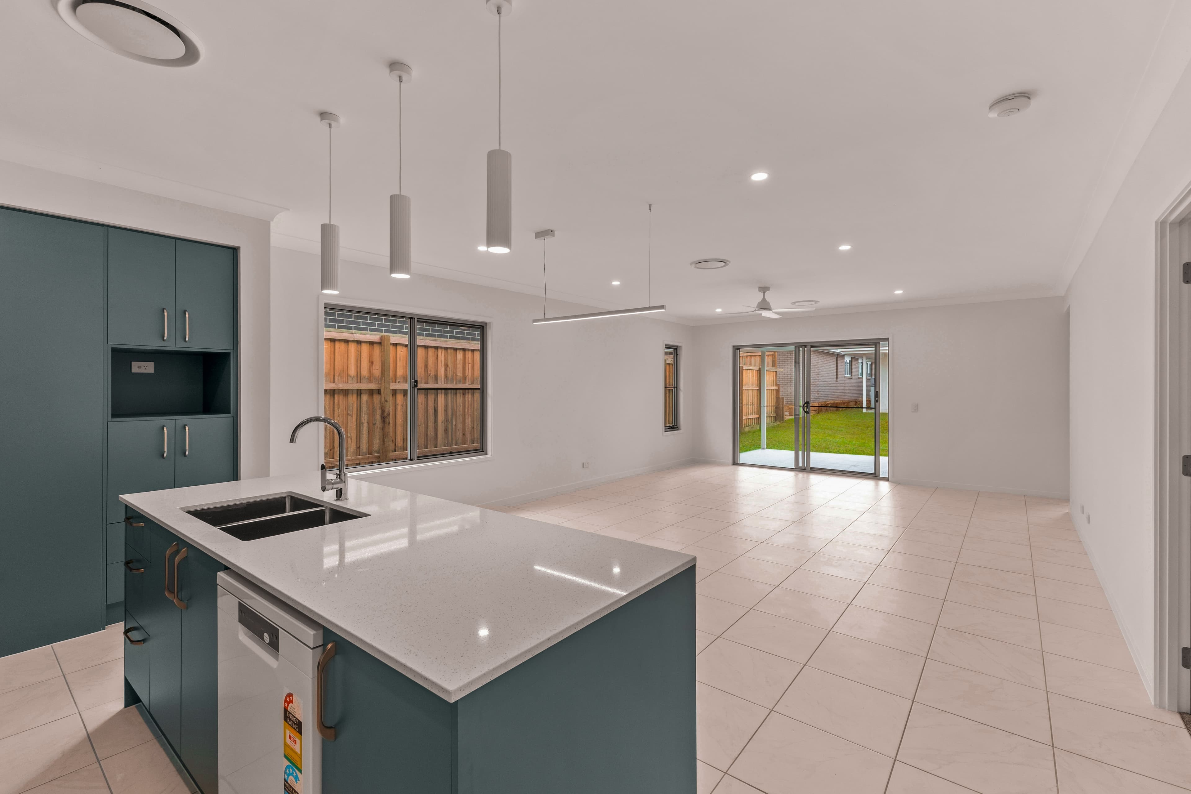 19 Yellowrobin Circuit, Morayfield - Thumbnail 3