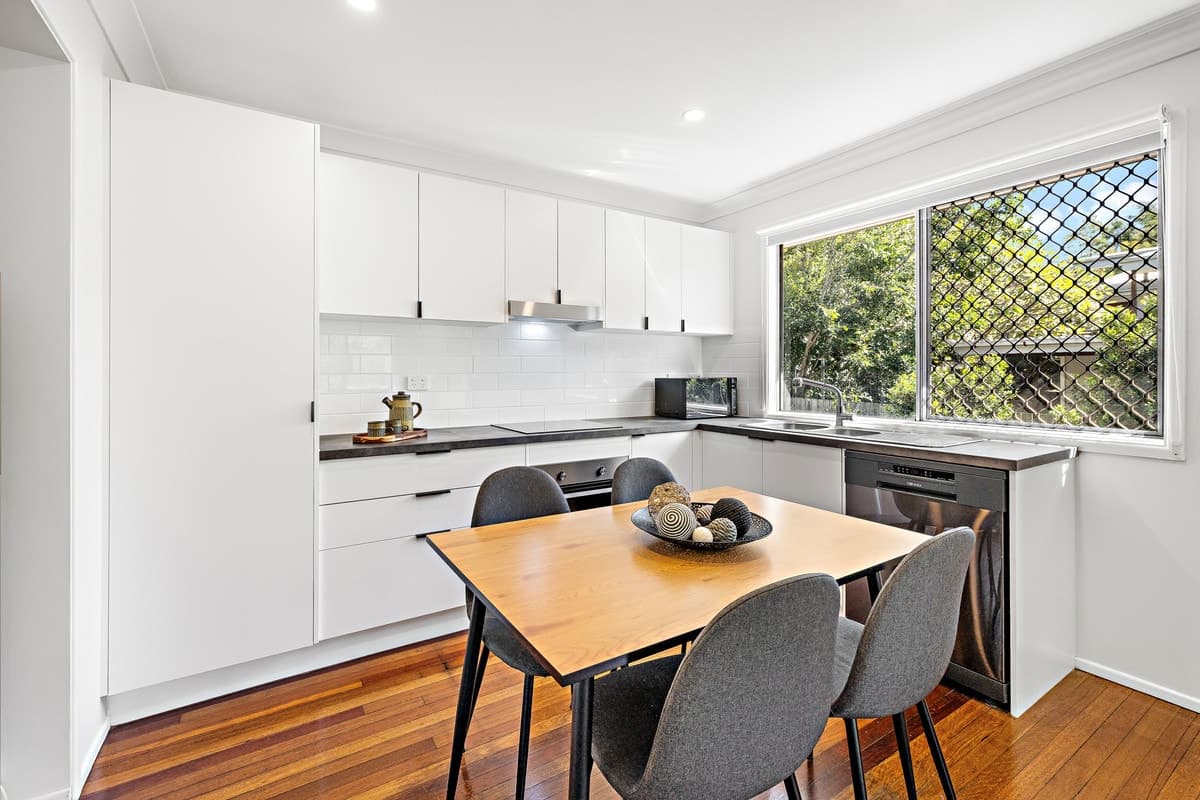 72 Mcfadden Street, Wynnum - Thumbnail 2